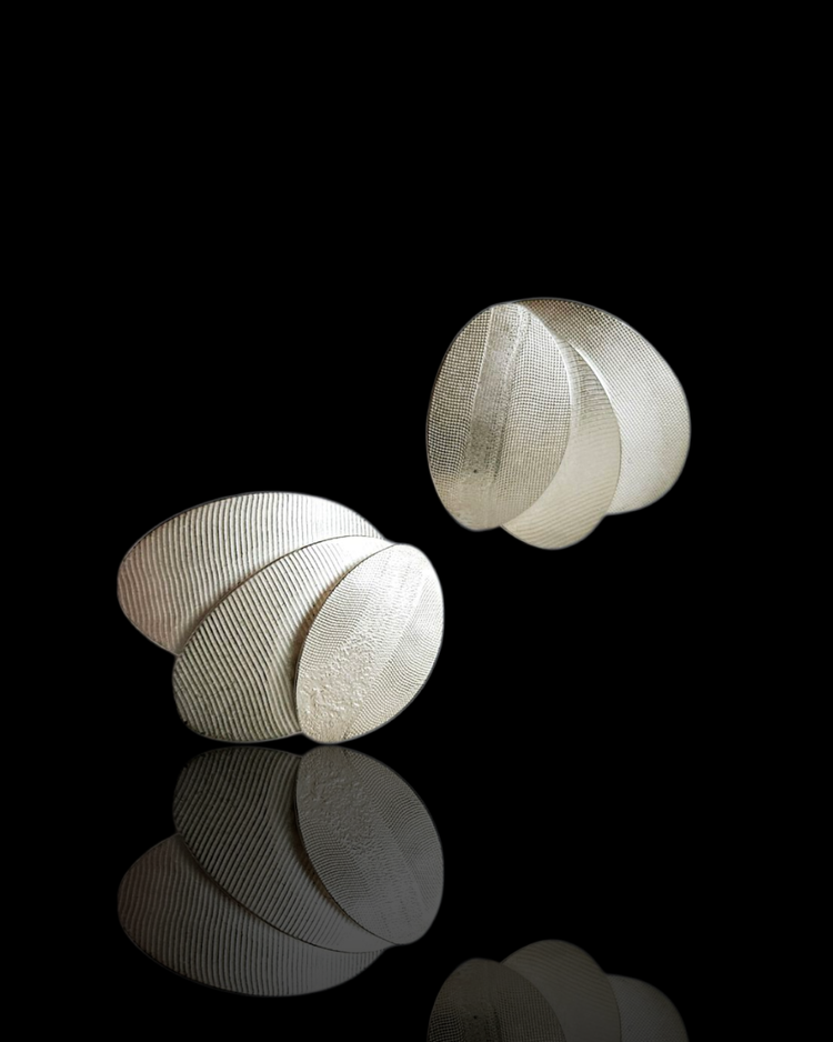 Catching big fish (No.12)